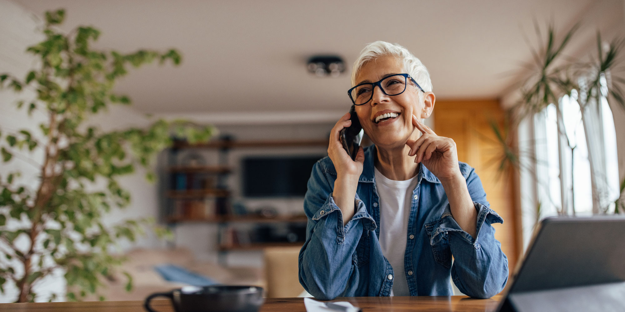 patient on phone with dentist office